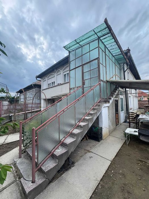 Casa de vanzare! Strada Mihai Eminescu!