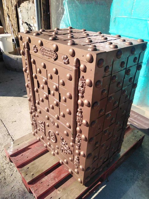 Античен сейф френски