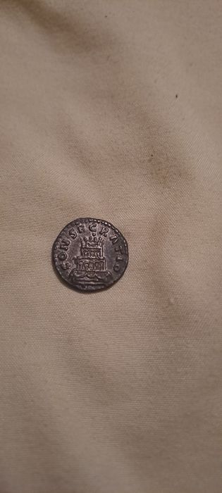 Продавам  3 броя денари