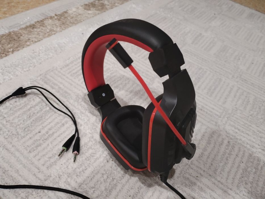 Наушники продам новая