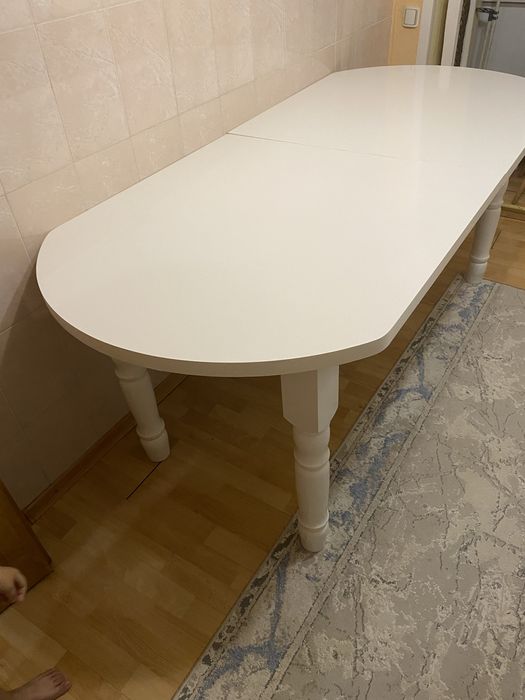 Продам стол в гостинную