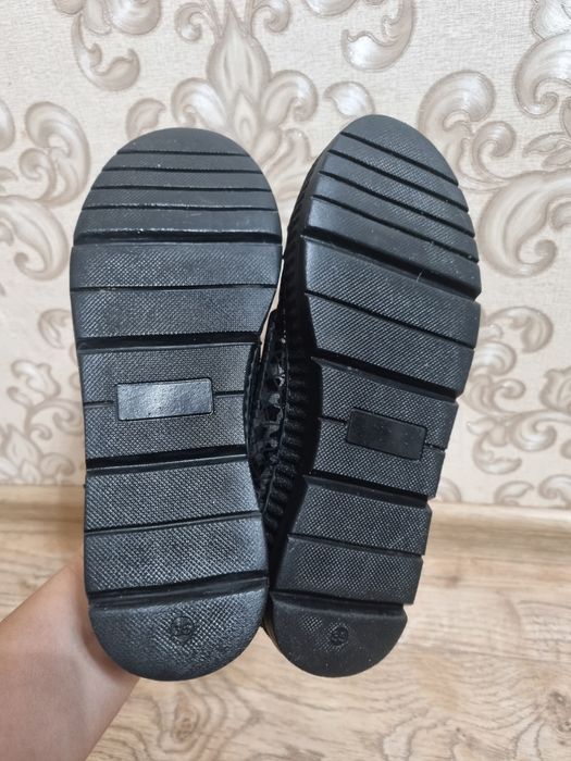 Продам туфли школьные для девочки