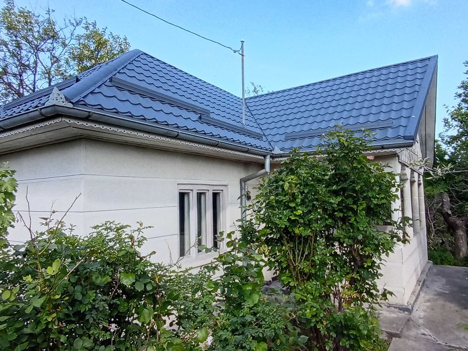 Casa si teren Slobozia Conachi (la 25km de Galati), 4 camere, 100mp utili, 740mp teren, zona linistita, neinundabil, intre case
