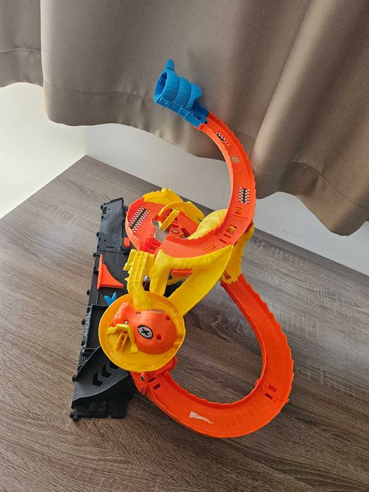 Писта Mattel Hot Wheels City Pizza Slam Cobra Attack