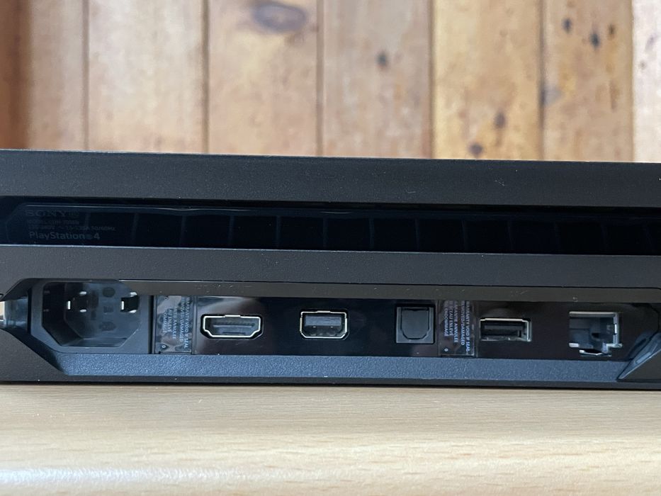 PS 4 pro, 1TB, 2 manete, modabil, jocuri cadou