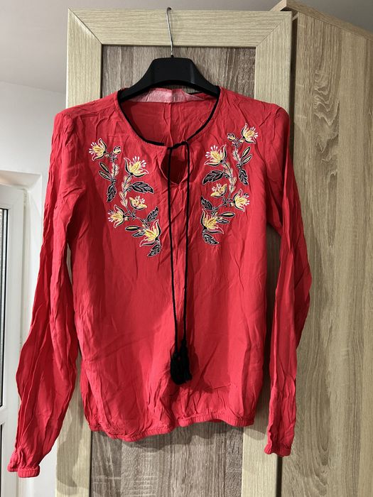 Bluza dama rosie cu snur la piept