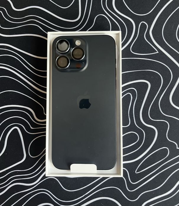 iPhone 15 Pro Max 256GB – като нов с подарък калъф!