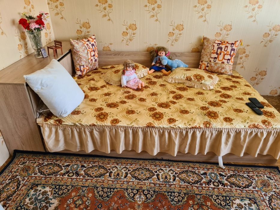 Продавам Приста с ракла и матрак с механизъм