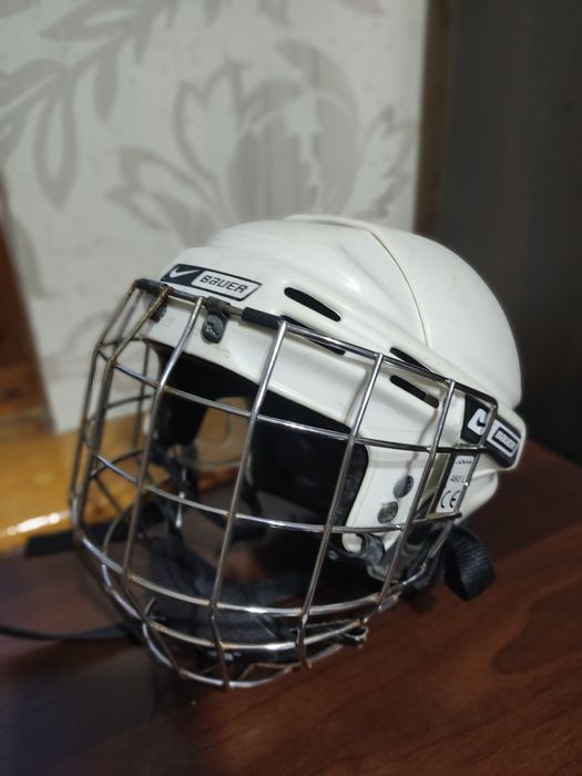 Хоккейный шлем Bauer 
Размер L, от 52 до 61