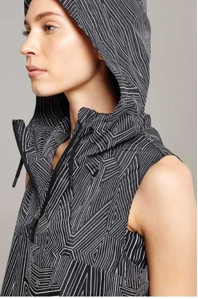 НОВО Ivy Park Reflective Print Showerproof женско елече елек размер S