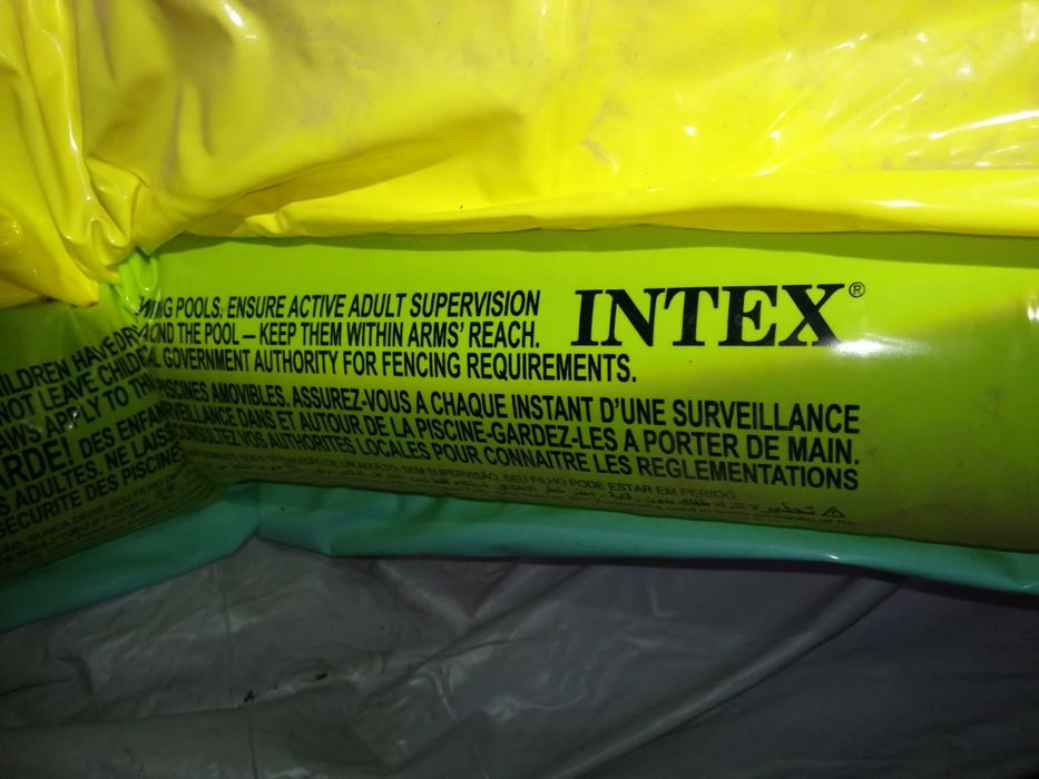 Детский надувной бассейн Intex 
В идеальном со