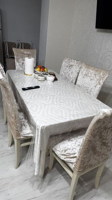 Стол со стульями