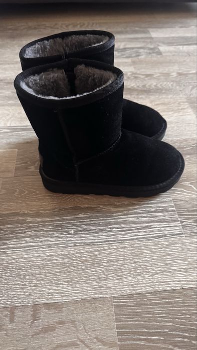 Продаю угги для девочки