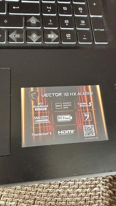 MSI Vector 18 HX AI RTX 5080 – 18” Gaming Лаптоп – Почти нов
