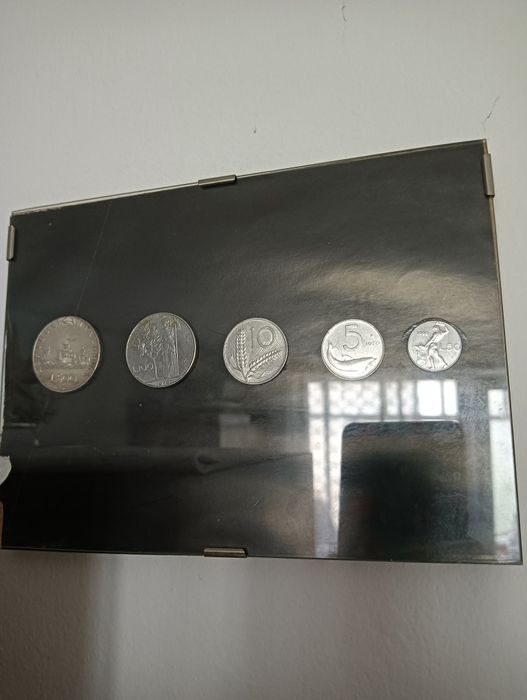 Monede vechi diferiți ani