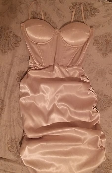 Продавам рокля и токчета