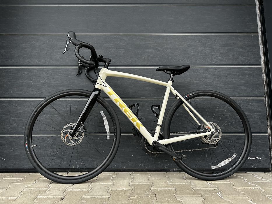 Шосеен велосипед Trek Domane AL 4 - 56см 2x10 Tiagra