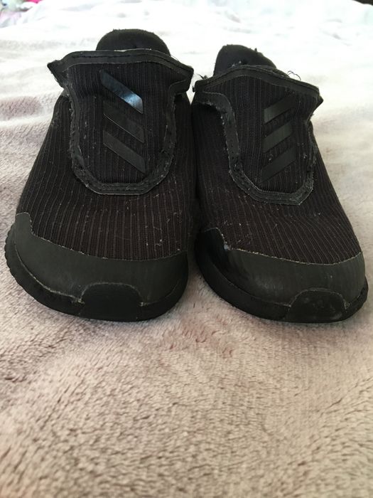 Маратонки Adidas 30 номер + подарък пантофи