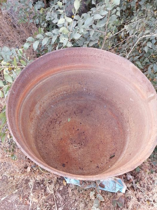 Продам казан старый 240л.