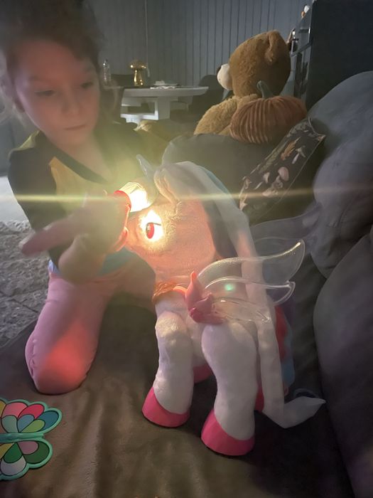 Интерактивен Магически еднорог за гримиране микрофон песни звуци Vtech