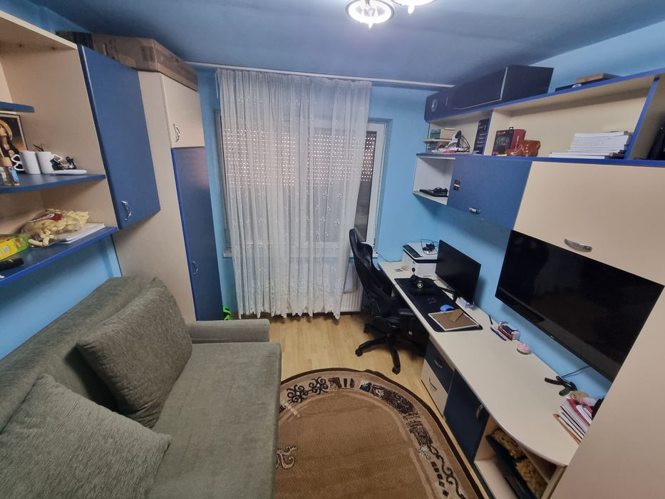 Vând apartament 4camere Nufărul