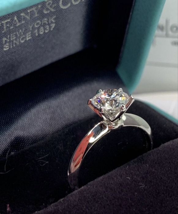 Кольцо с бриллиантом 1 карат