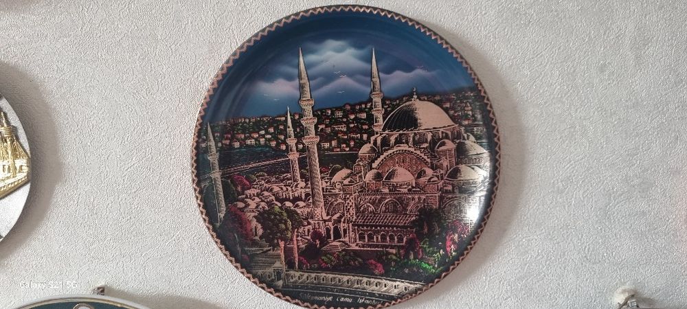 Сувенирные тарелки