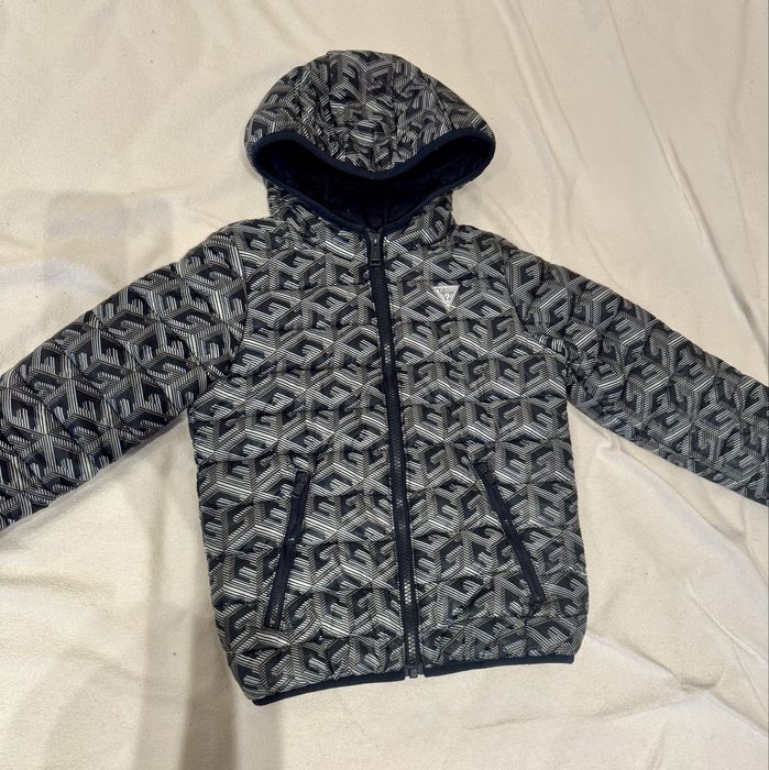 Пролетно яке на GUESS 7 год