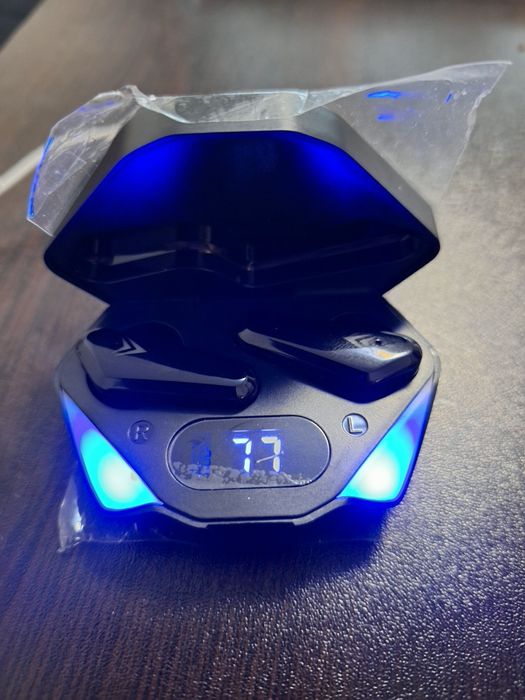 Готина геймърска Bluetooth слушалка с цифров дисплей, завладяващ 3D звук за различно игрово преживяване