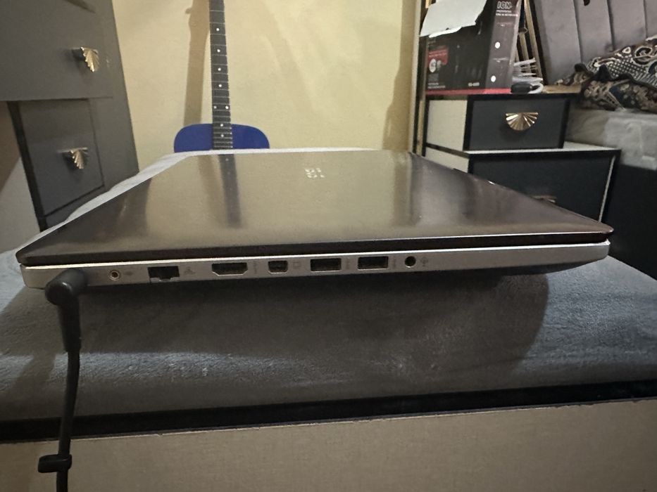 Ноутбук ASUS .зор нахрда