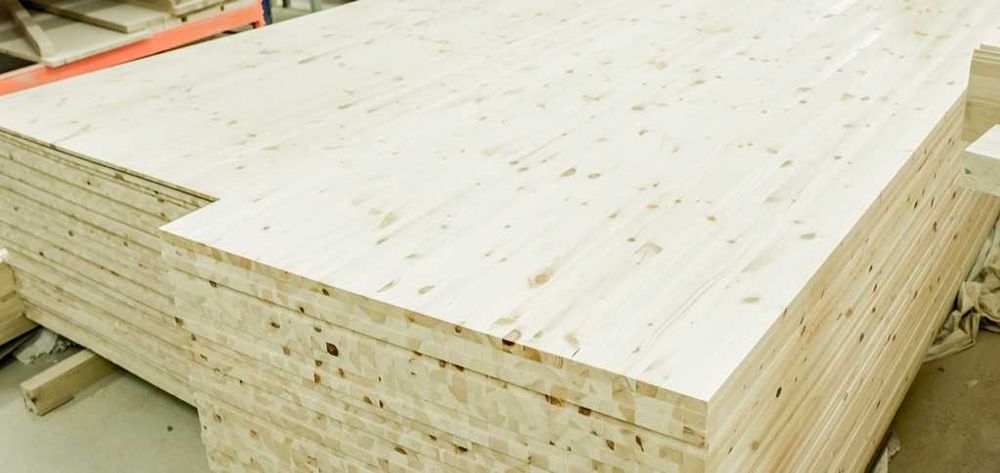 Producem Blat din lemn masiv de pin pentru spatii de lucru sau mese.