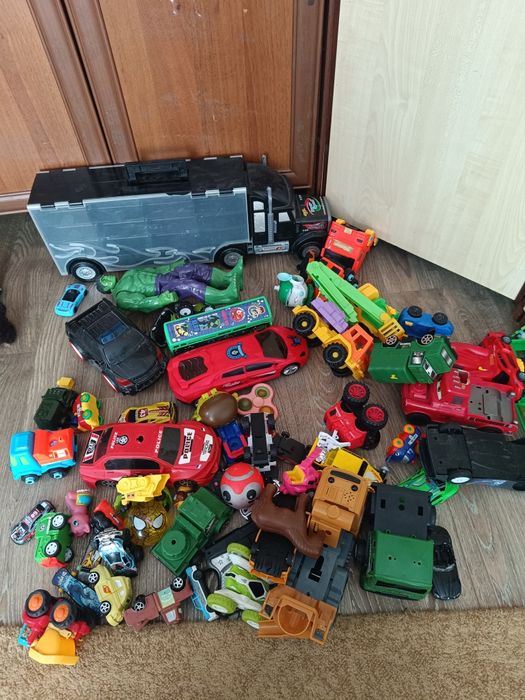 Большой пакет машинок