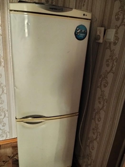 Продам холодильник