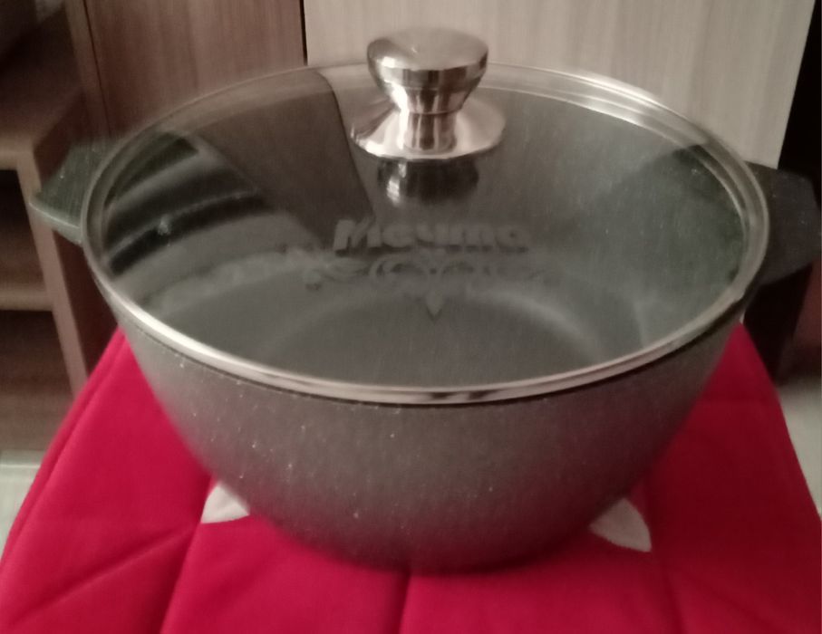 Продам кастрюлю новую