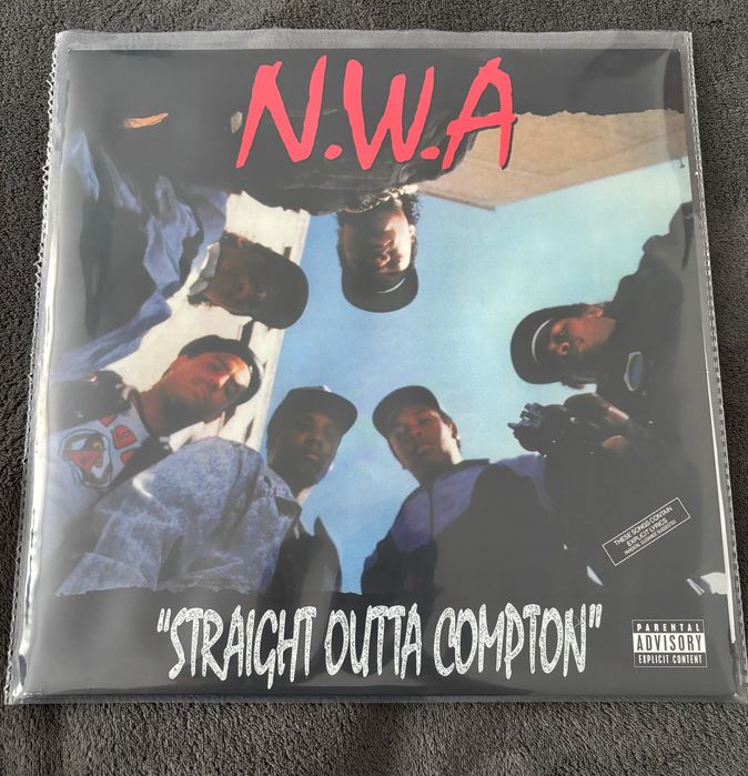 Нова плоча N.W.A straight outta compton