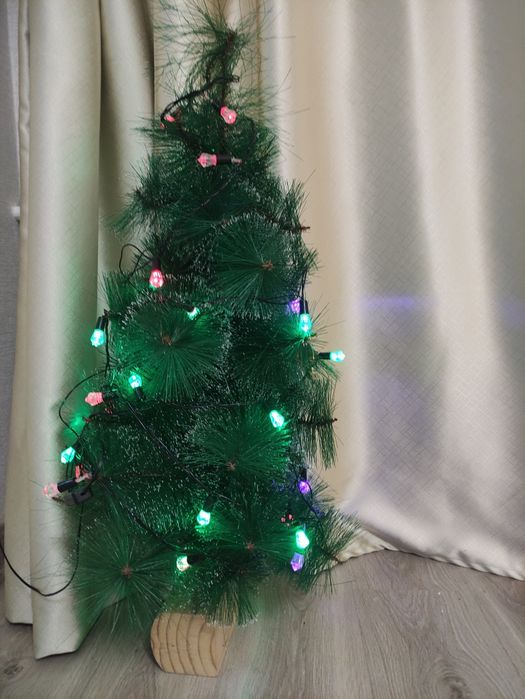 Продам миниатюрную ёлку 85см