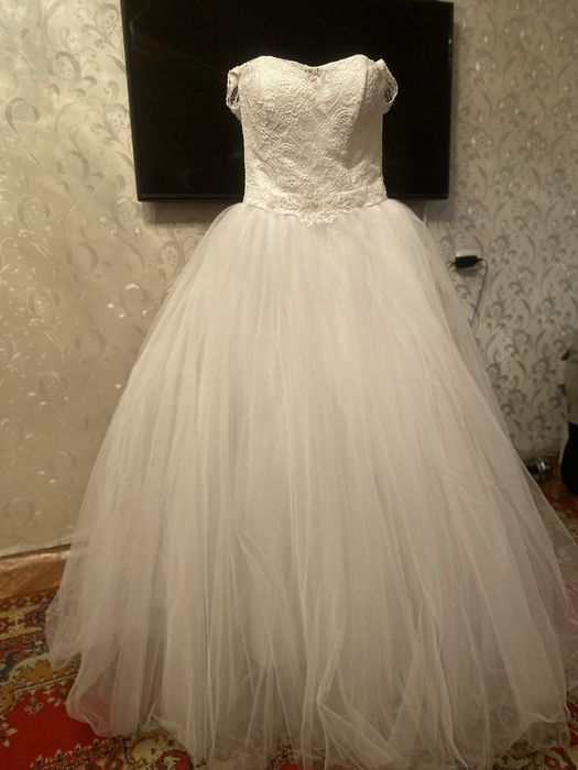 Продам свадебное поатье