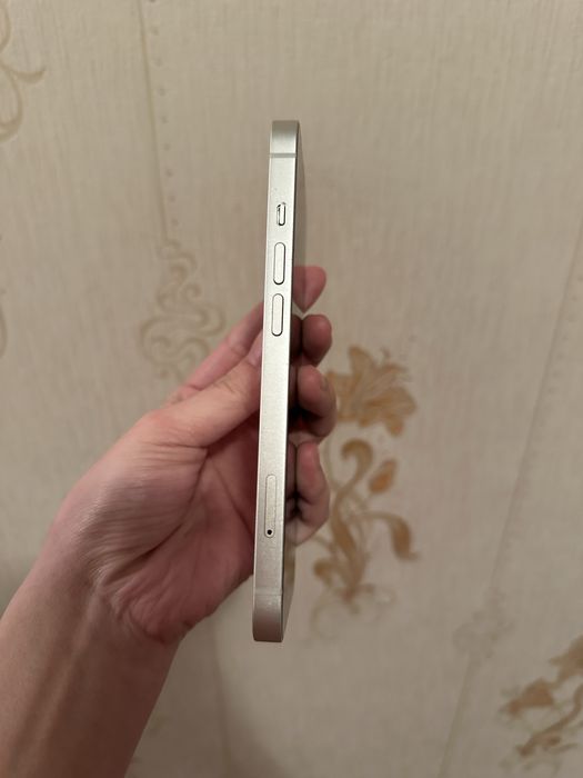 Продается  iPhone 13 (128 гб емкость 77)