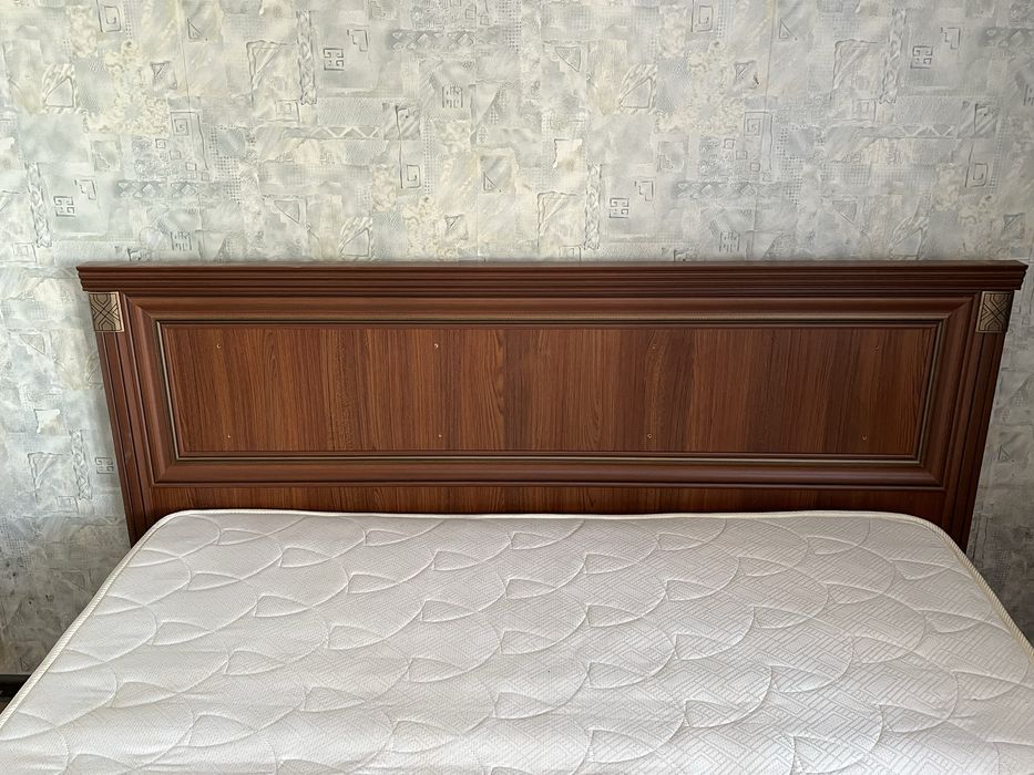 спальный гарнитур в отличном состоянии!!!