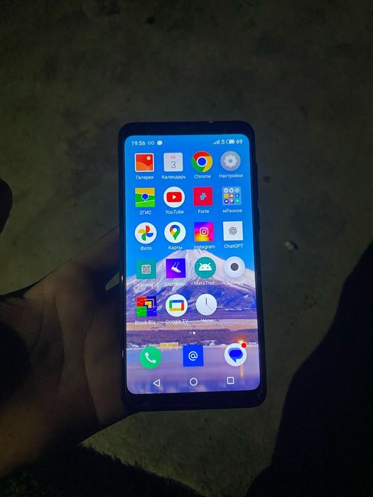 Meizu M8 без минусов