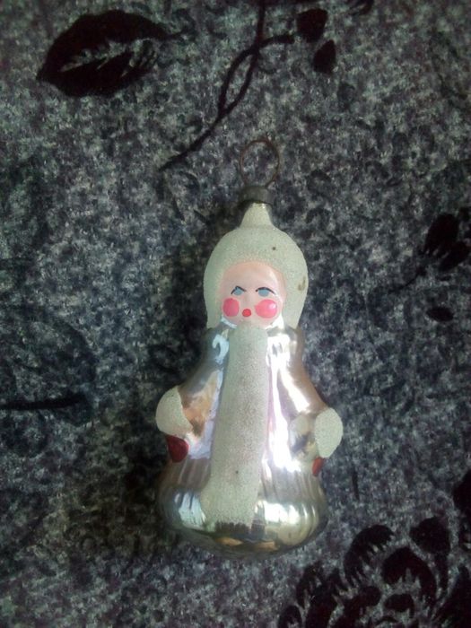 Елочные игрушки продаются