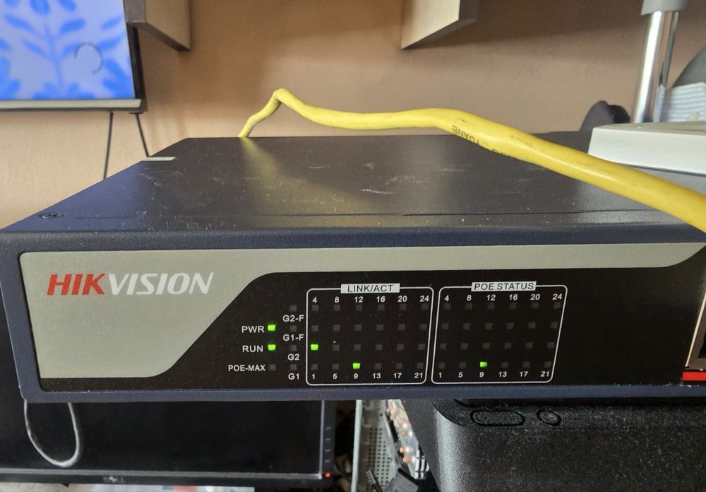 Суич Hikvision Poe