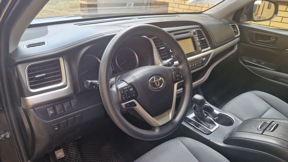 Продам Тойота хайлендер 2019г