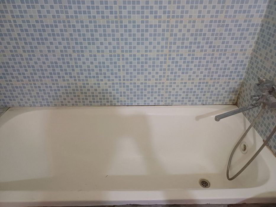 Срочно продается акриловая ванна бу