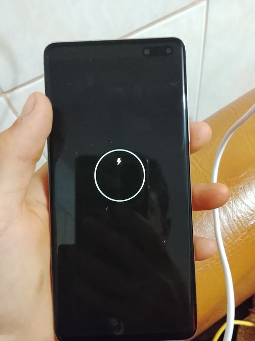 Samsung S 10 5 giga RAM se aprinde în pixeli răspunde la comenzi dar imaginea este pixelată prețul 350 lei