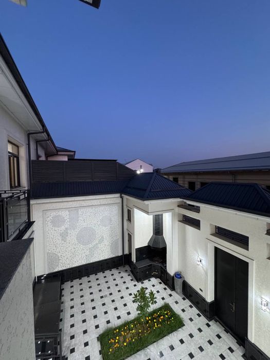 Хай тек усулидаги участка сотилади 7 хонали 2 этаж + подвал