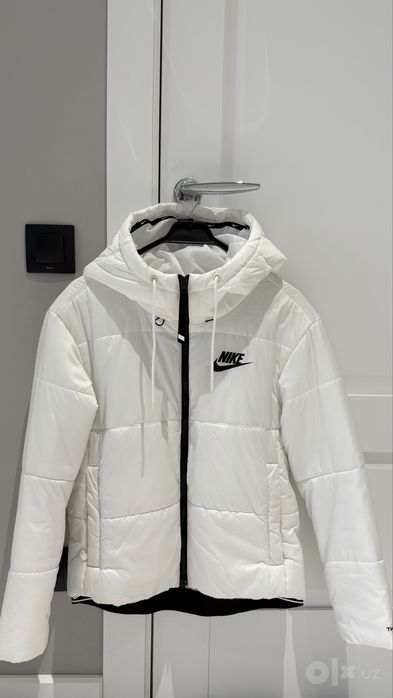 Продам куртку Nike