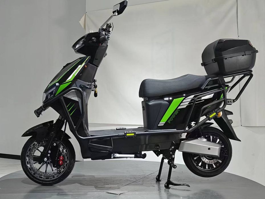 Электронный скутер крутой