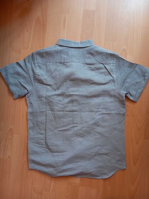 Сива мъжка риза размер М. :)
