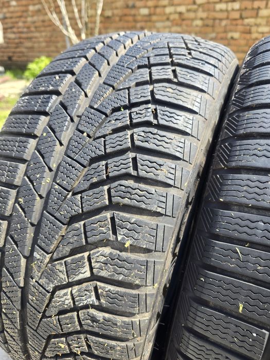 Зимни Гуми 225 50 R17